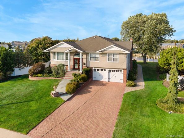 43 Duck Lane, West Islip NY 11795