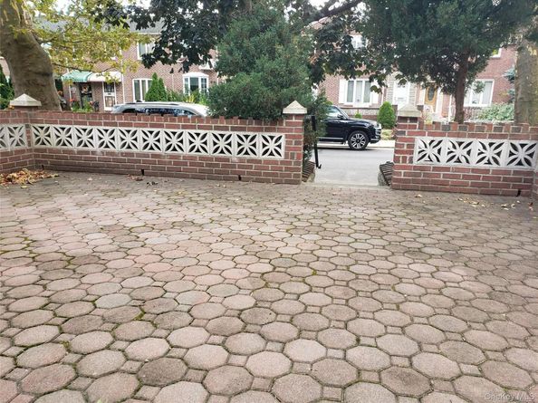 63-61 77th Street, Middle Village NY 11379
