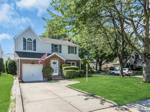 130 Cambridge Avenue, Stewart Manor NY 11530