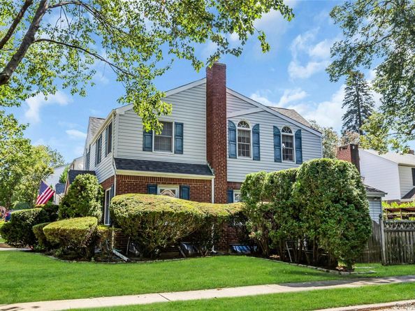 130 Cambridge Avenue, Stewart Manor NY 11530