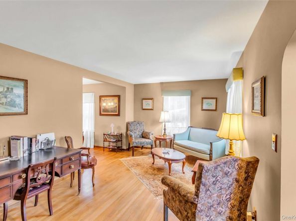 130 Cambridge Avenue, Stewart Manor NY 11530