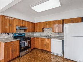 14477 Roosevelt Avenue 3D, Flushing NY 11354