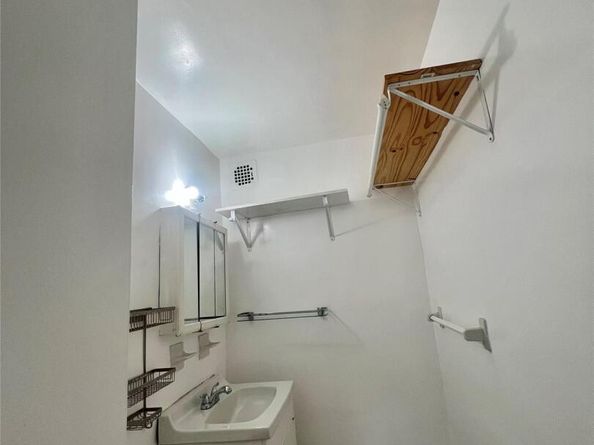 94-30 59 Avenue 4H, Elmhurst NY 11373