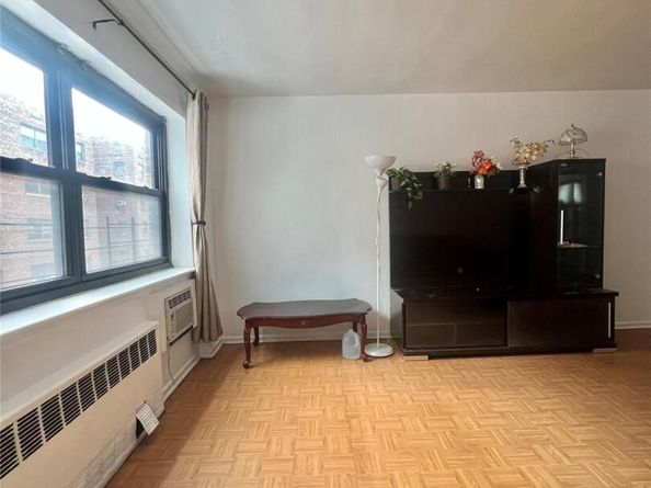 94-30 59 Avenue 4H, Elmhurst NY 11373