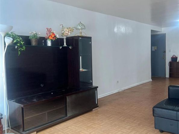 94-30 59 Avenue 4H, Elmhurst NY 11373