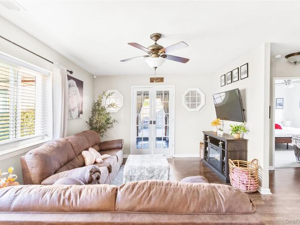 93 Gauguin Court 93, Middle Island NY 11953