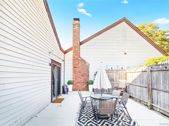 93 Gauguin Court 93, Middle Island NY 11953