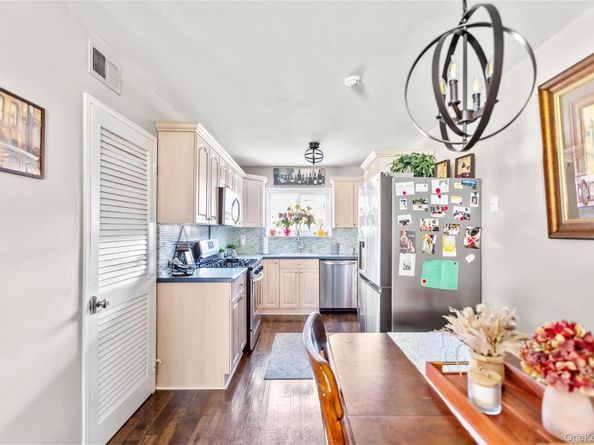 93 Gauguin Court 93, Middle Island NY 11953