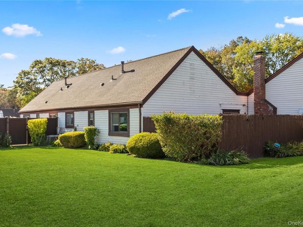 93 Gauguin Court 93, Middle Island NY 11953