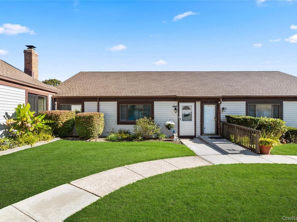 93 Gauguin Court 93, Middle Island NY 11953