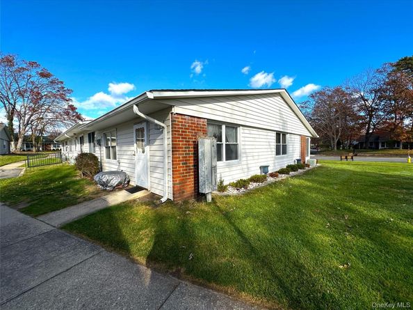 169 Ventry Court A, Ridge NY 11961