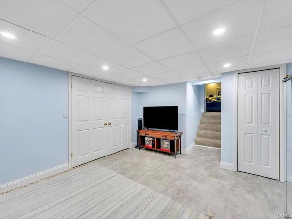 24 Glenwood Road, Plainview NY 11803