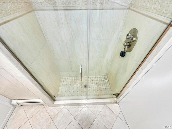 24 Glenwood Road, Plainview NY 11803