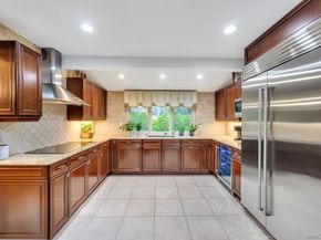 24 Glenwood Road, Plainview NY 11803