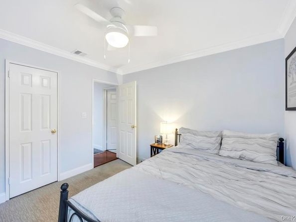 24 Glenwood Road, Plainview NY 11803