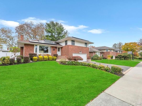 24 Glenwood Road, Plainview NY 11803