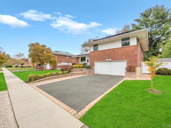 24 Glenwood Road, Plainview NY 11803