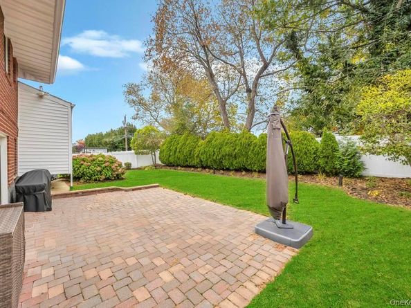 24 Glenwood Road, Plainview NY 11803