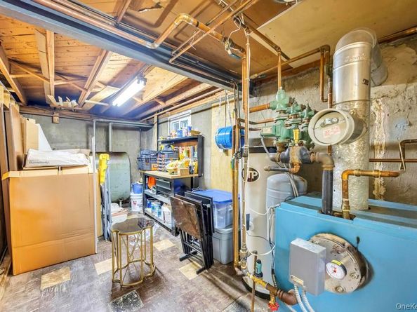 24 Glenwood Road, Plainview NY 11803