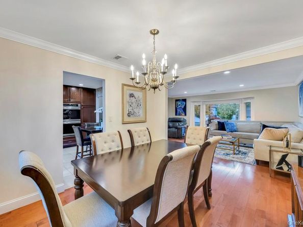 24 Glenwood Road, Plainview NY 11803