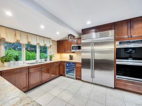 24 Glenwood Road, Plainview NY 11803