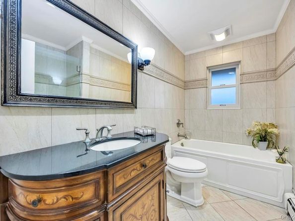 24 Glenwood Road, Plainview NY 11803