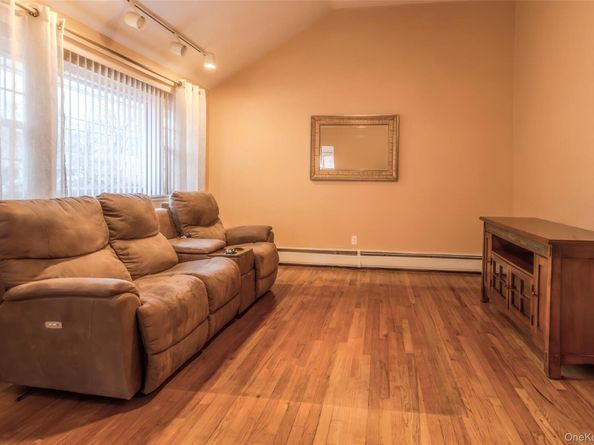 3763 Briarhill Street, Mohegan Lake NY 10547