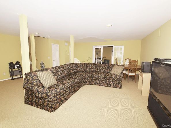 677 Balfour Place, Melville NY 11747