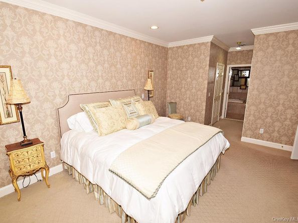 677 Balfour Place, Melville NY 11747