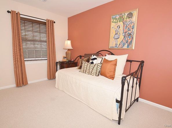 677 Balfour Place, Melville NY 11747