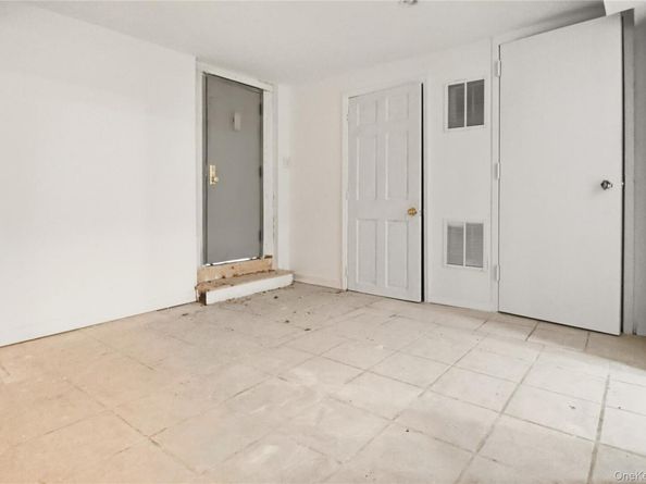 229 E Hawthorne Avenue, Valley Stream NY 11580