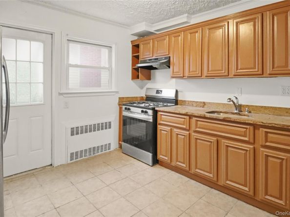 229 E Hawthorne Avenue, Valley Stream NY 11580