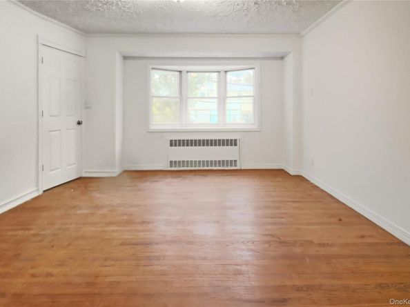 229 E Hawthorne Avenue, Valley Stream NY 11580