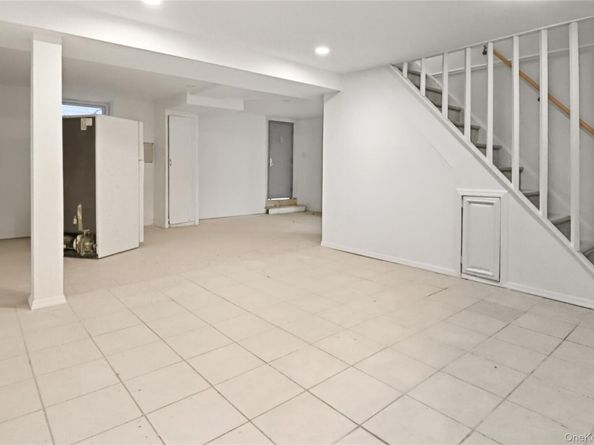 229 E Hawthorne Avenue, Valley Stream NY 11580