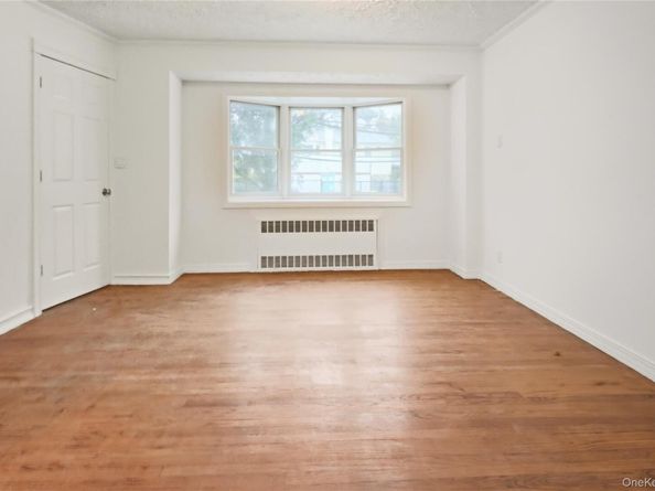 229 E Hawthorne Avenue, Valley Stream NY 11580