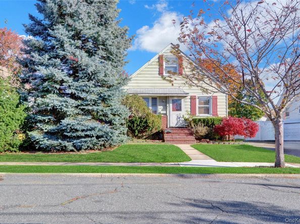 11 Wood Street, Lynbrook NY 11563