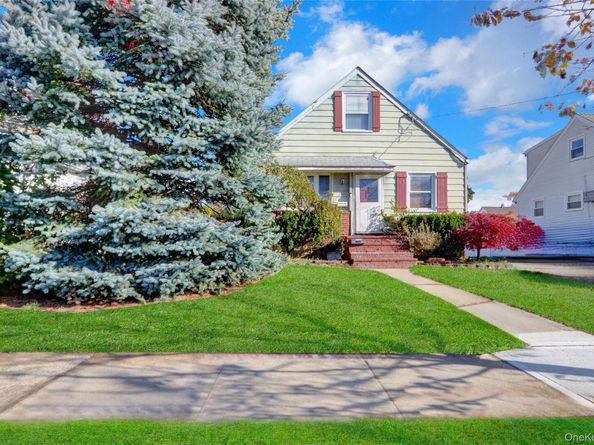 11 Wood Street, Lynbrook NY 11563