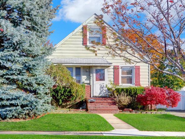 11 Wood Street, Lynbrook NY 11563