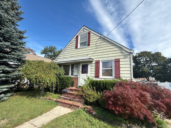 11 Wood Street, Lynbrook NY 11563