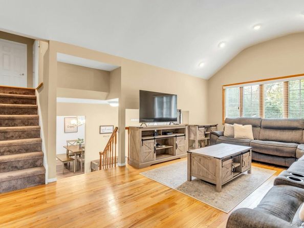 8 Lois Lane, Old Bethpage NY 11804