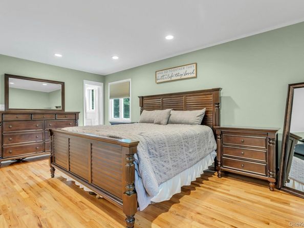 8 Lois Lane, Old Bethpage NY 11804