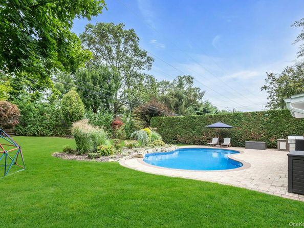 8 Lois Lane, Old Bethpage NY 11804