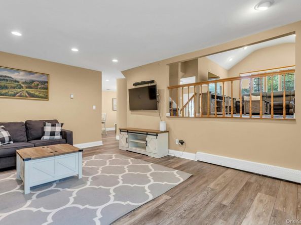 8 Lois Lane, Old Bethpage NY 11804