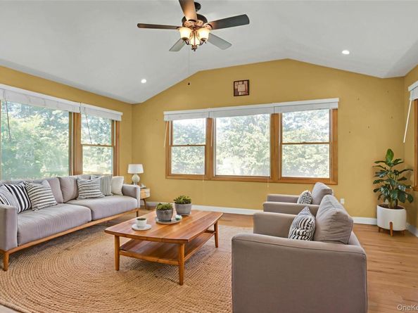 33 Pittoni Drive, Commack NY 11725