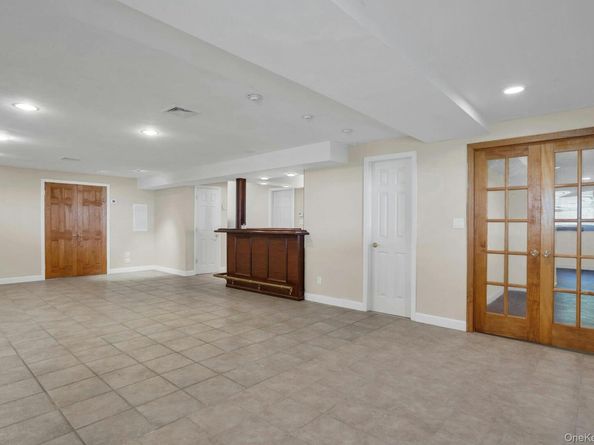 33 Pittoni Drive, Commack NY 11725