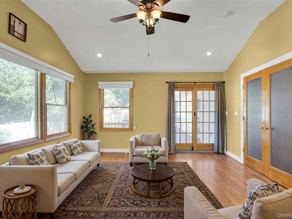 33 Pittoni Drive, Commack NY 11725