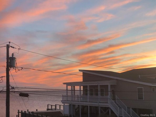 88 Bayview Avenue W, Lindenhurst NY 11757