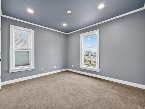 88 Bayview Avenue W, Lindenhurst NY 11757