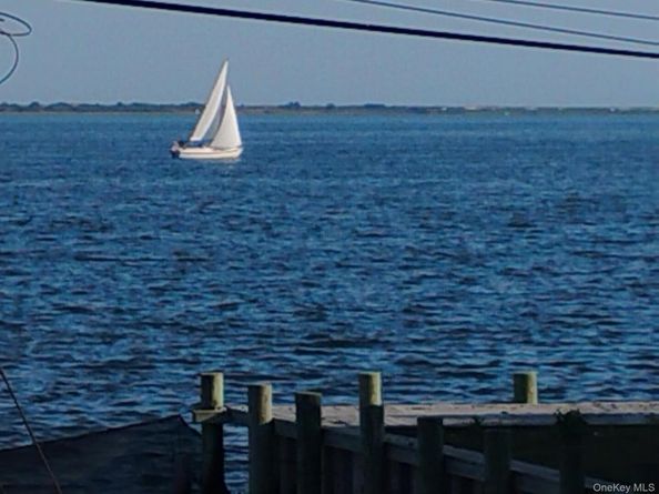 88 Bayview Avenue W, Lindenhurst NY 11757