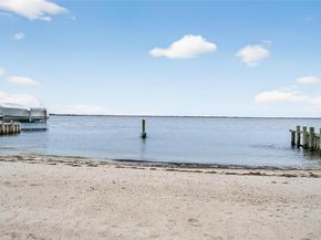 88 Bayview Avenue W, Lindenhurst NY 11757